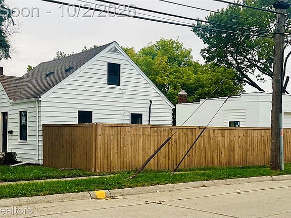 3rd image of 23704 Piper Ave
