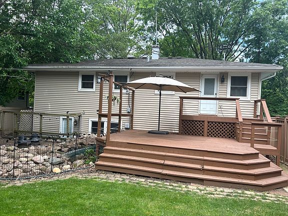 Big Trex deck overlooking big lot with mature landscaping.