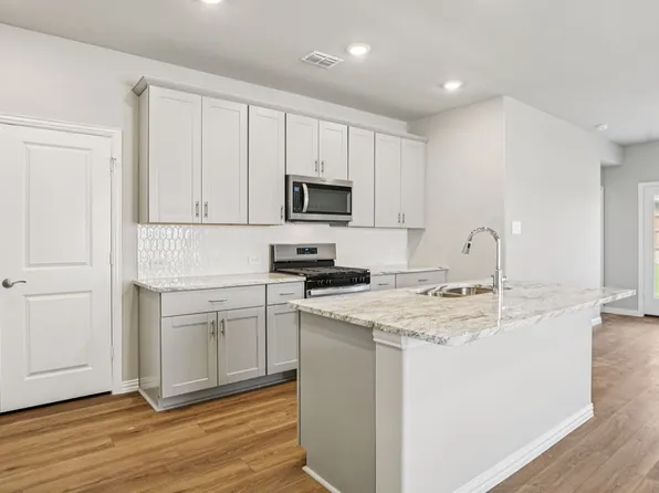 810 Sunflower Rd, Lavon, TX 75166