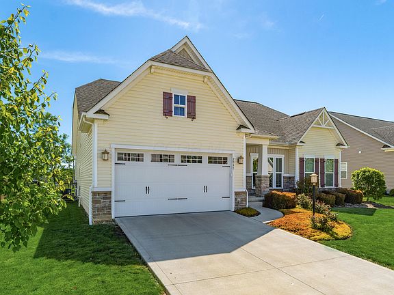 3rd image of 2038 E Gardenia Dr