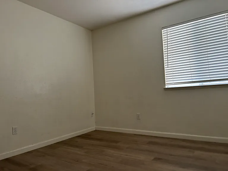 1540 Spring Ct — Photo 7