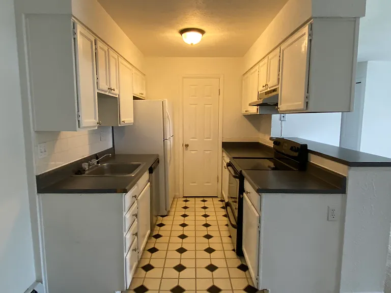 695 Manhattan Dr #214 — Photo 2