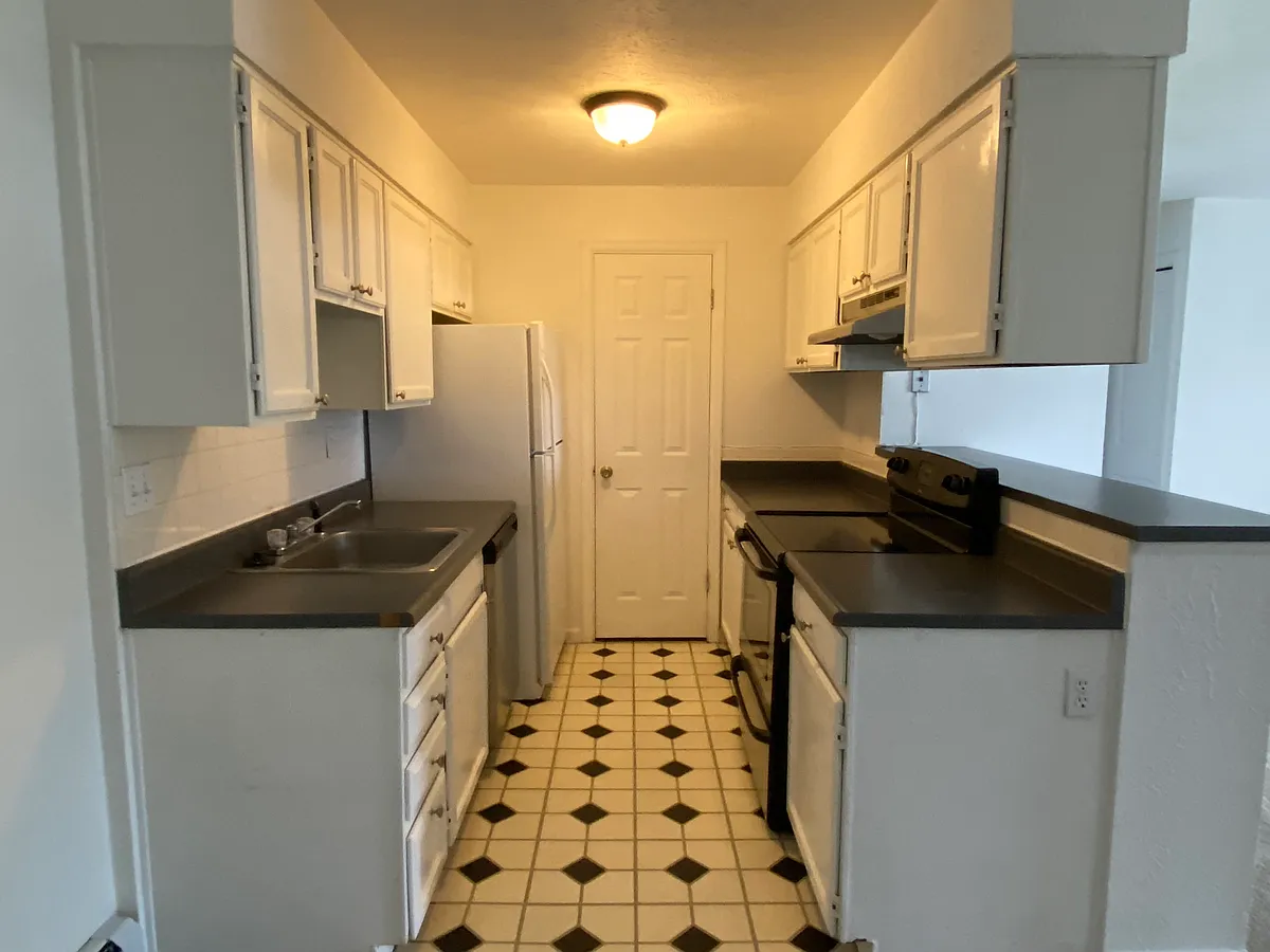 Building Photo - 695 Manhattan Dr #214