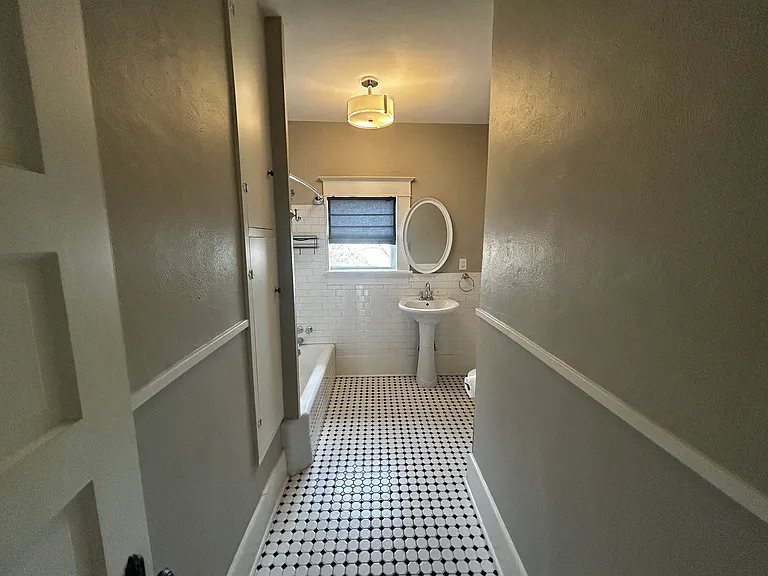 1630 Mistletoe Blvd #B — Photo 10
