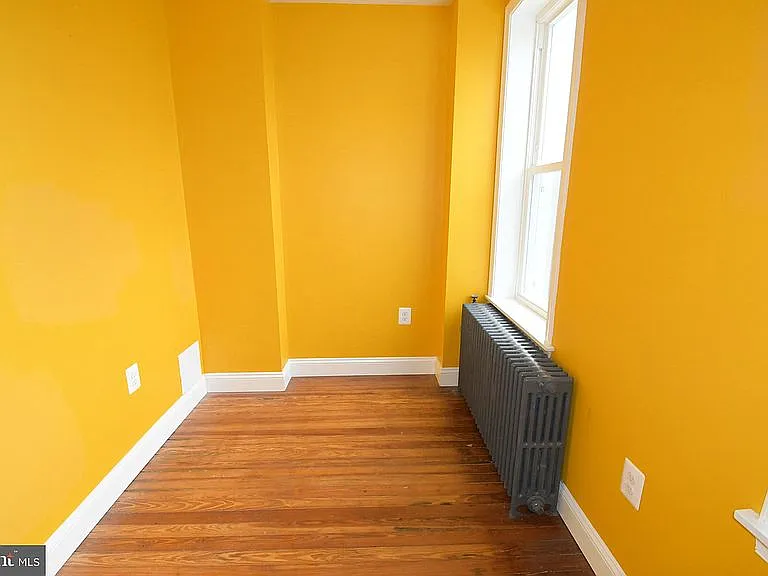 852 W 33rd St — Photo 22