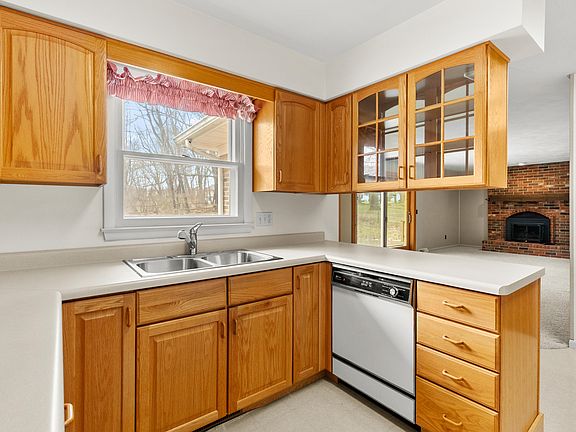3rd image of 133 Buckley Ln