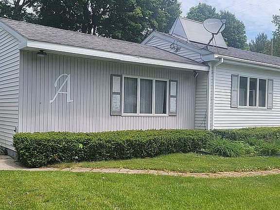 3rd image of 323 Evergreen St