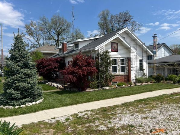 107 S 6th St, Saint Francisville, IL 62460