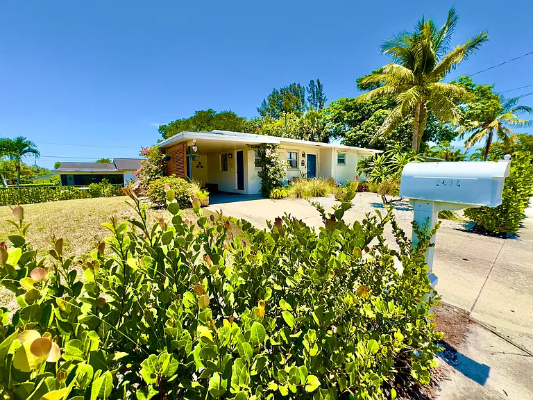 2401 Avenue Q — Photo 4