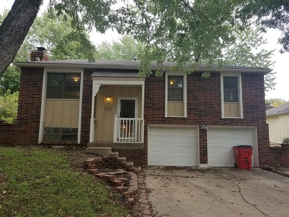 1st image of 907 NW Berkshire Dr