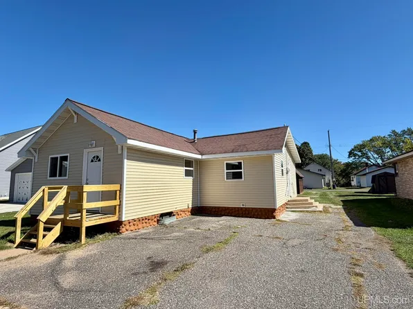 213 Hemlock St, Kingsford, MI 49802