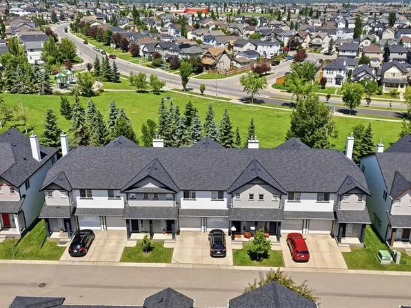 124 S Everridge Gdns SW, Calgary, AB T2Y 0G9