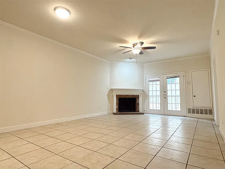 2100 San Gabriel St #104 — Photo 2