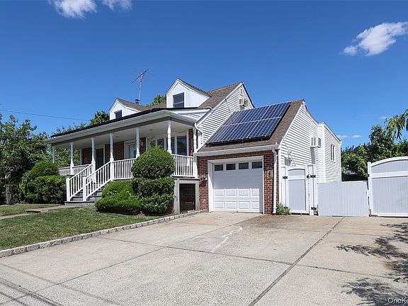 3rd image of 20 E Clearwater Road