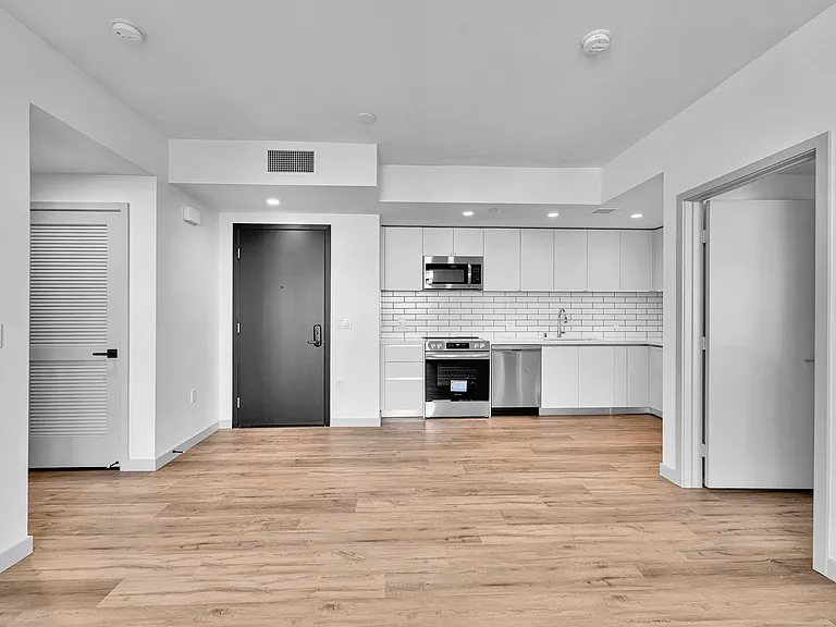 1240 Magnolia Ave #202 — Photo 13