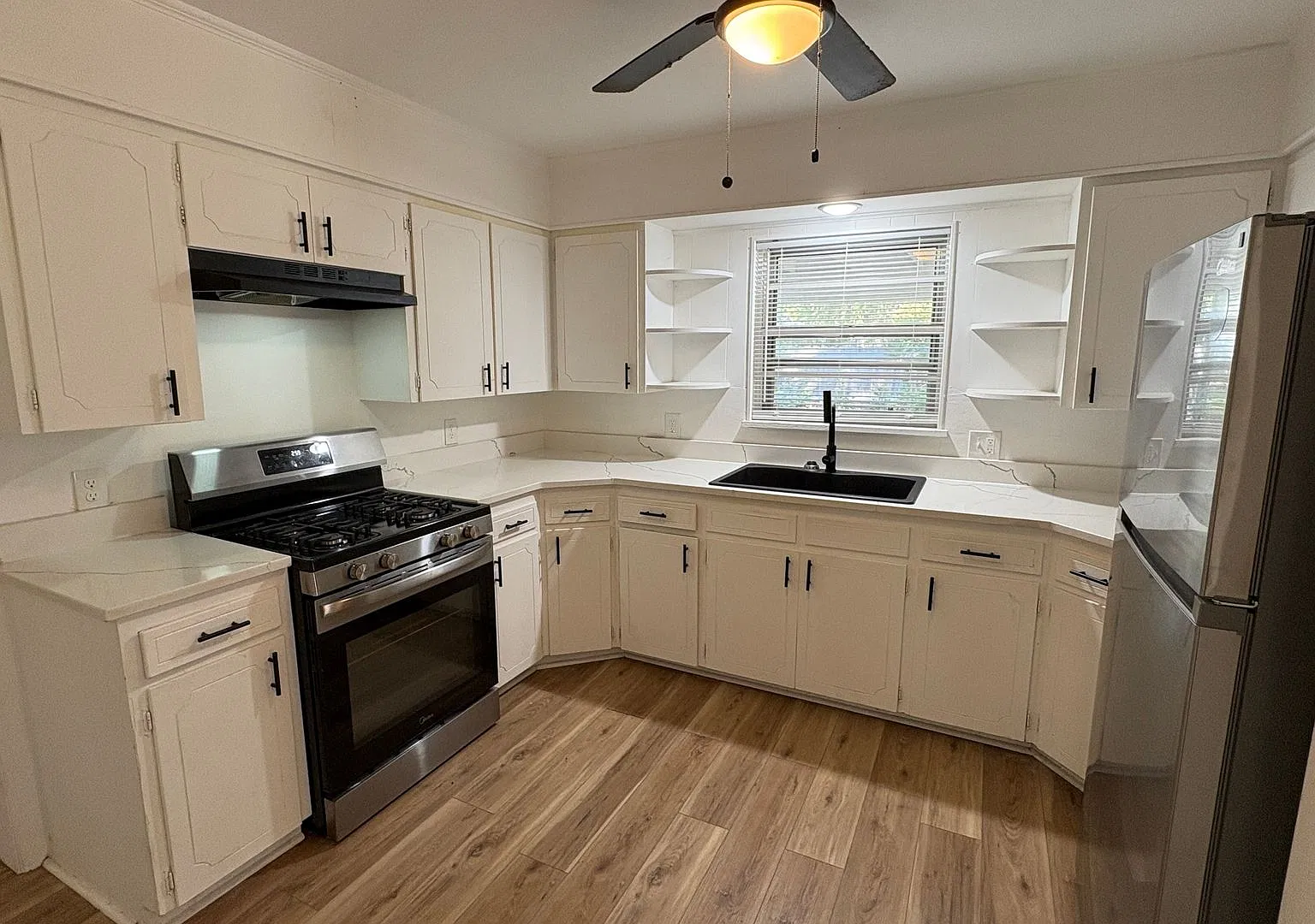 Fully renovated 4 bed, 3 bath in Benton! — Photo 3