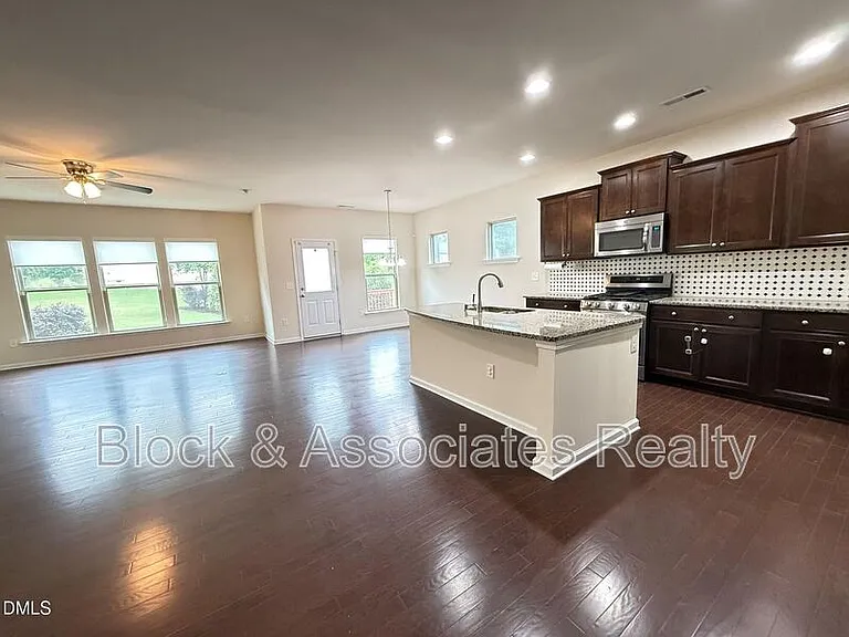 1017 Magnolia Blossom Ln — Photo 10