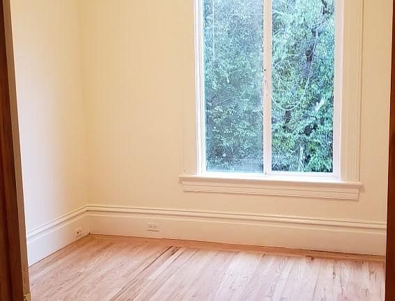 4th image of 2848 Pine St