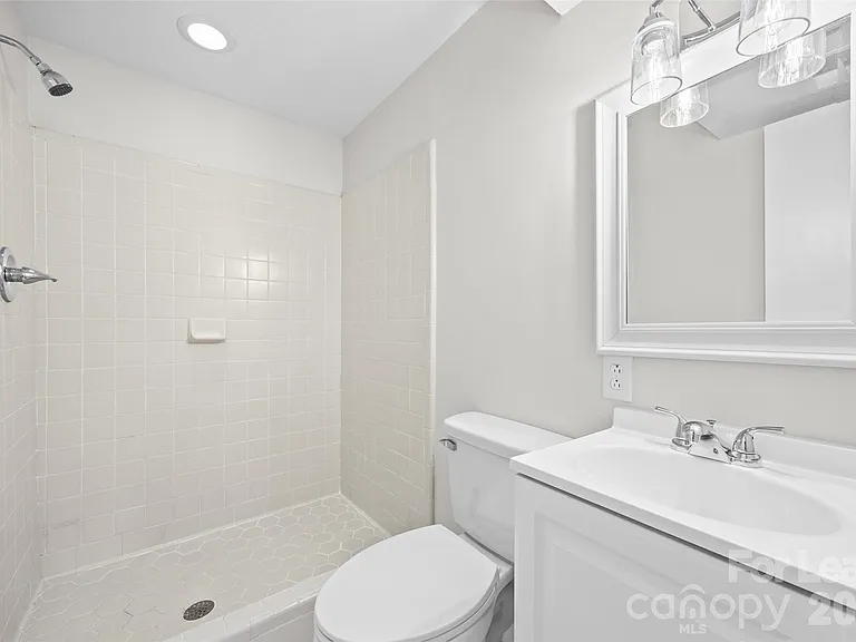 10715 Derry Dr — Photo 23