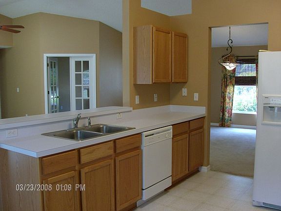 4th image of 15 Reidel Ln