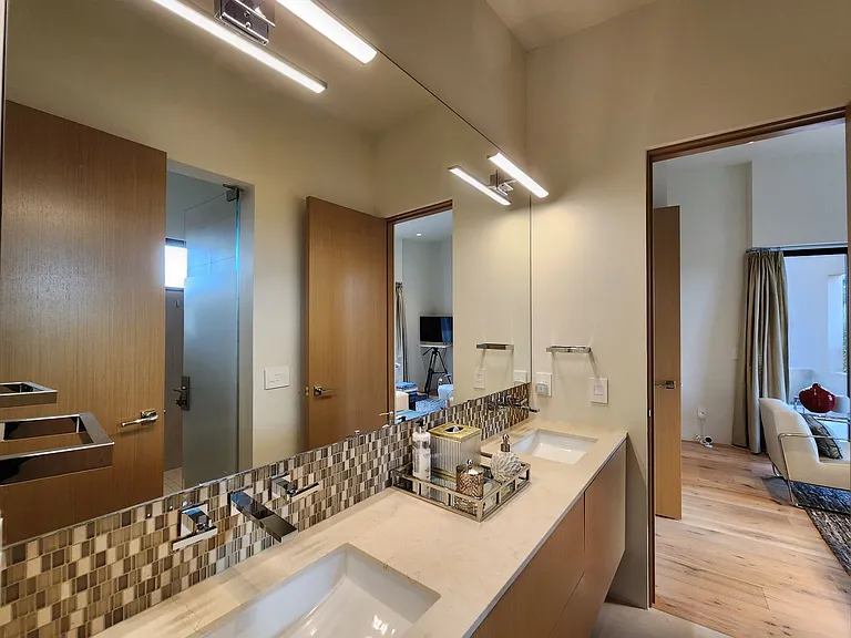 36 Plaza Del Centro — Photo 20