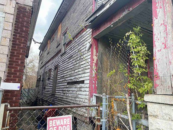9059 N Clarendon