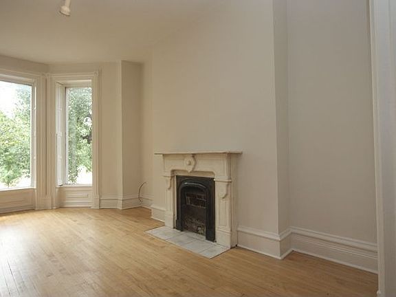 4th image of 1431 N Wicker Park Ave APT 2S