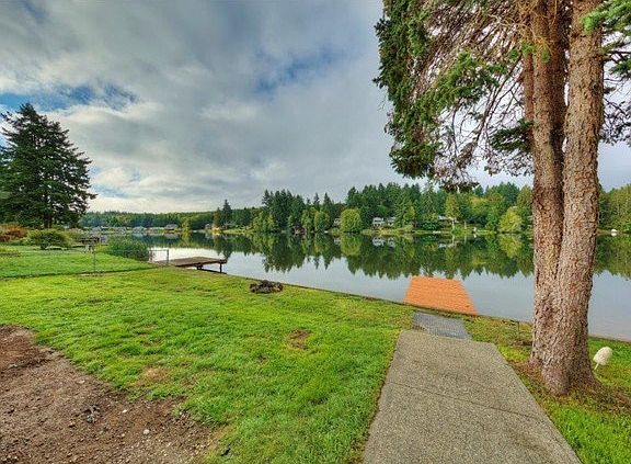 2nd image of 580 SE Crescent Dr