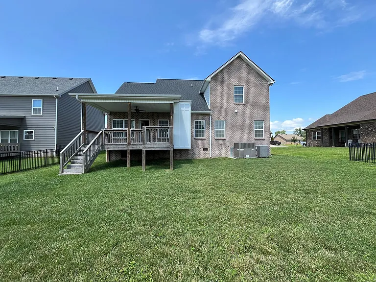 557 Dexter Dr — Photo 15