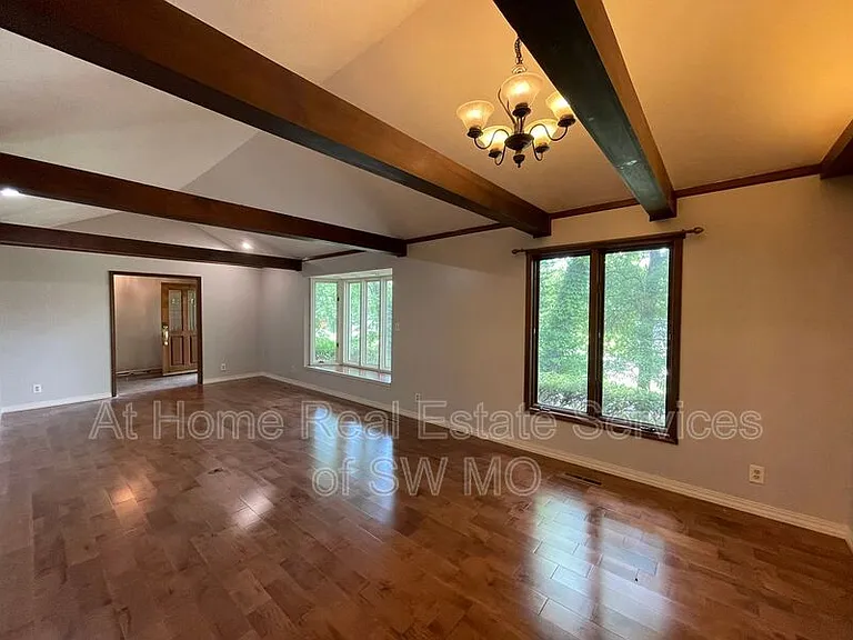 4410 E Valley Rd — Photo 6