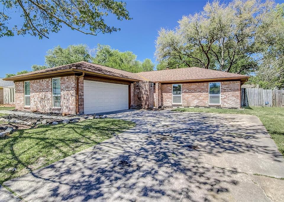 1st image of 2206 Quail Valley East Dr