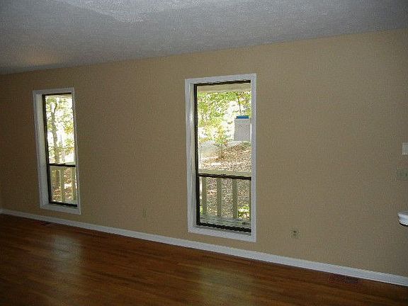 3rd image of 752 Cedar Creek Way