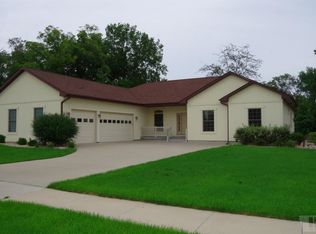 2530 Diamond Ridge Dr, Burlington, IA 52601