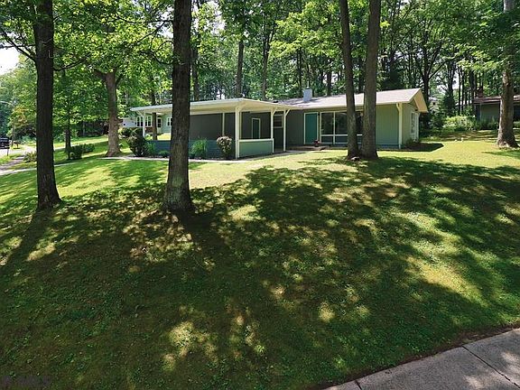 2nd image of 1892 N Oak Ln