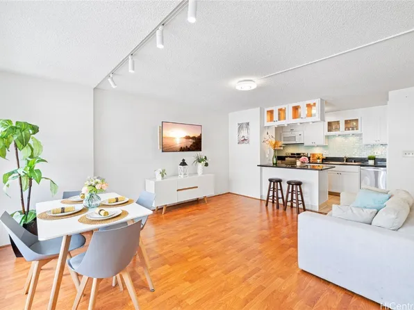 1621 Dole St APT 102, Honolulu, HI 96822
