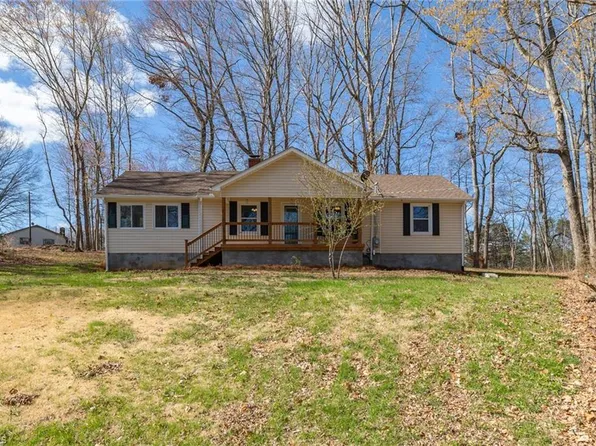 2085 Volunteer Rd, Pinnacle, NC 27043