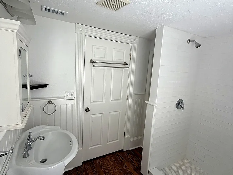 616 E Gwinnett St — Photo 7