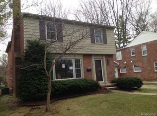10743 Hart Ave, Huntington Woods, MI 48070