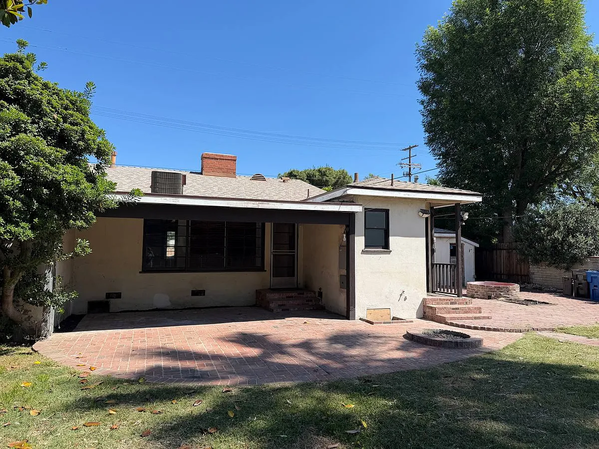 backyard - 13422 Oxnard St