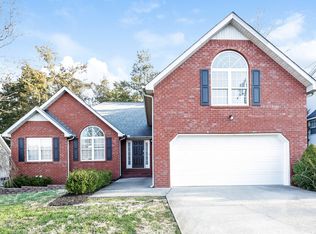1593 Laurel Ledge Dr, La Vergne, TN 37086