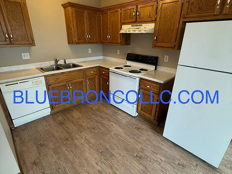 619 Willow Ln #B — Photo 4