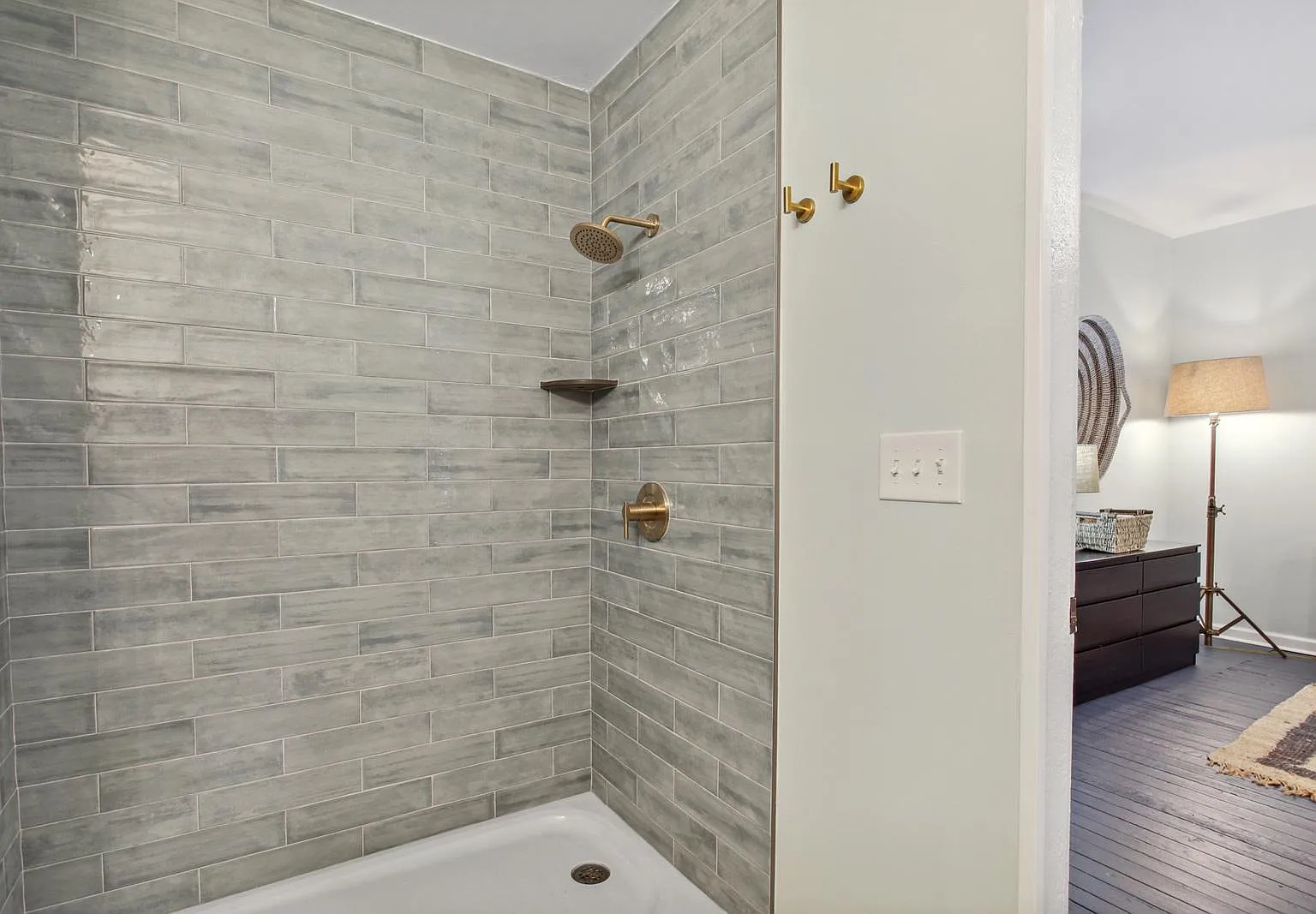 208 W Hall St — Photo 3