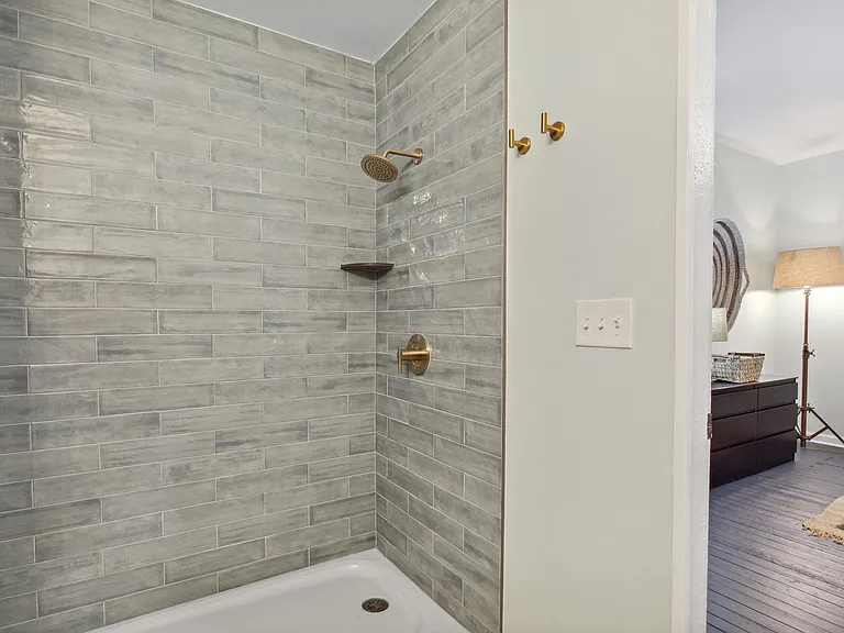 208 W Hall St #B — Photo 3