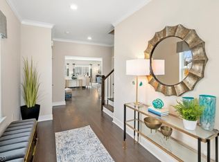 18 Ventura Dr, East Hanover, NJ 07936