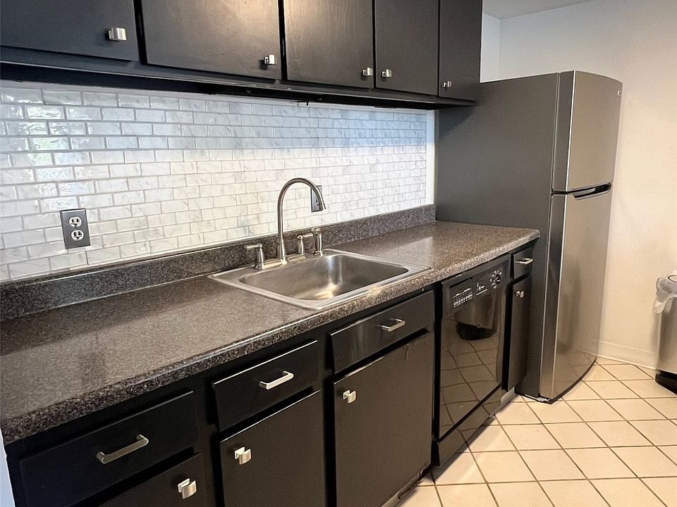 1st image of 410 W 7th St APT 226