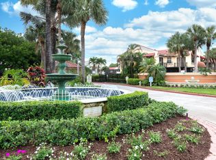43 Uno Lago Dr, Juno Beach, FL 33408