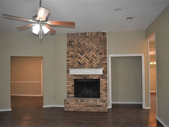 2nd image of 1403 Highland Dr