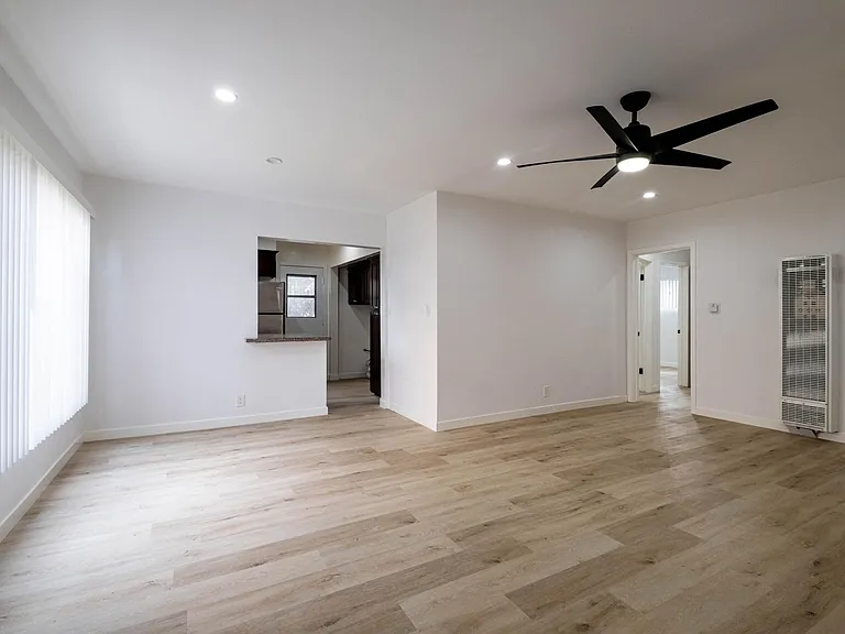 608 Illinois Ct #3 — Photo 8