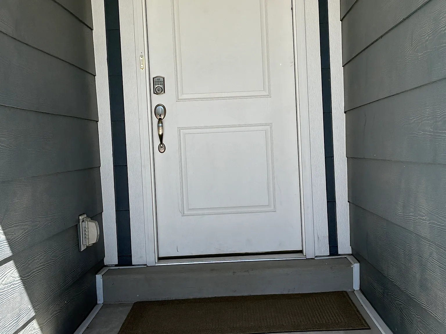 5 bed, 3.5 bath, 2100 sqft, $2,975 — Photo 2
