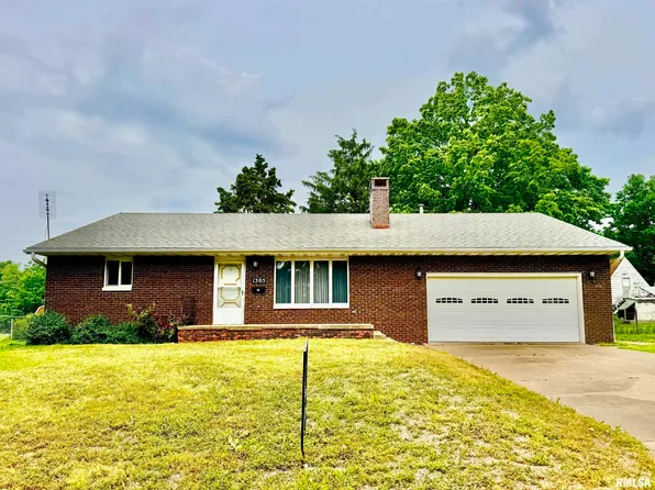 1305 Lawndale Ave, Pekin, IL 61554